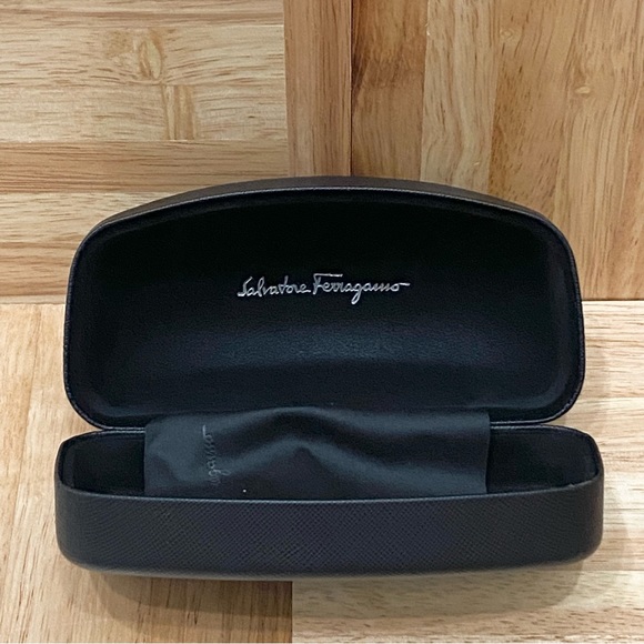 Salvatore Ferragamo Black Textured Oversized Sunglass Hard Case with Wipe Cloth - Picture 10 of 11